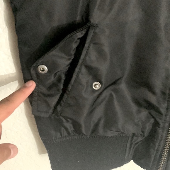 Levi’s Bomber Jacket - Picture 4 of 7